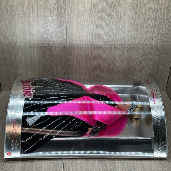 1998 Barbie Happy Holidays Fashion Doll Special Collector Edition - Mattel - Picture 5 of 8